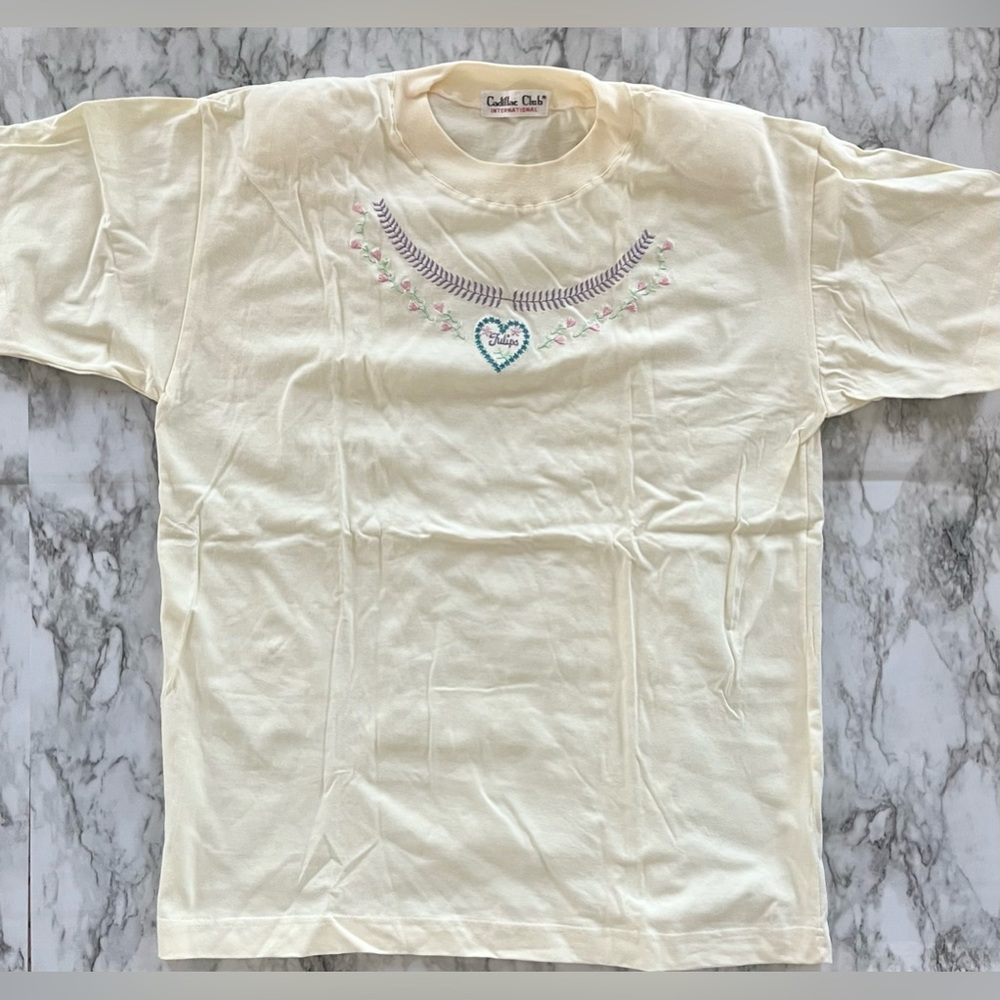 VINTAGE Cadillac Club Floral Tulip Embroidered Yellow Short Sleeve T Shirt.